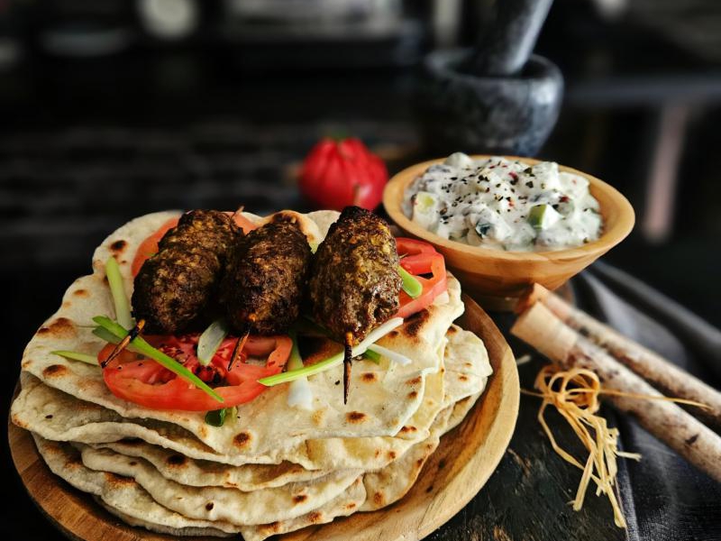 Kebab Koobideh i Mast-o-Khiar – smak Iranu w Twoim domu
