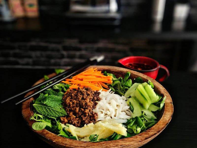 Wietnamski Bún thịt băm – makaron z mięsem