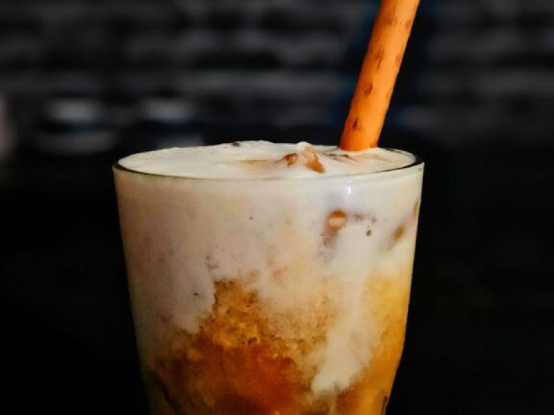 Tropikalne cold brew – podróż w smaku