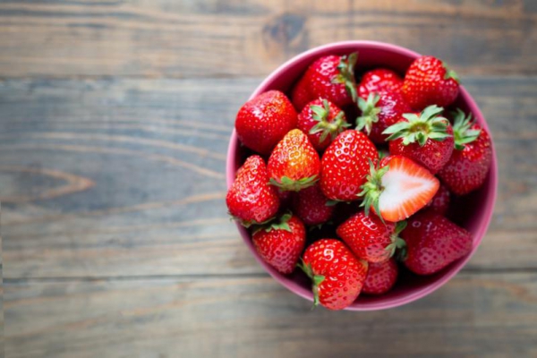 Truskawki – jakie witaminy zawierają? Czy truskawki mogą szkodzić?