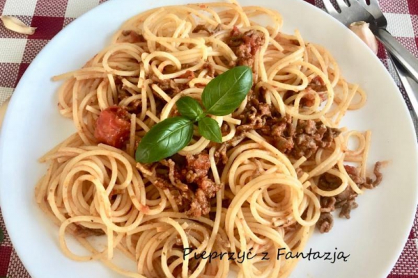 Spaghetti z mięsem mielonym wołowym (bolognese)