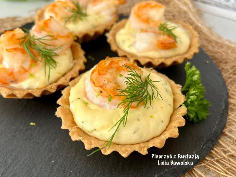 Mini tarty z krewetkami i mascarpone – kremowe, eleganckie i proste