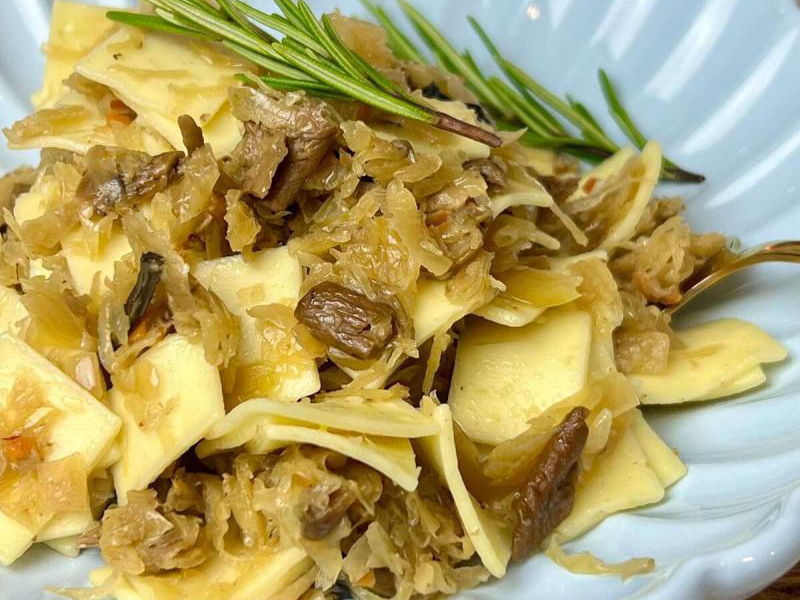 Łazanki z kapustą i grzybami – klasyka wigilijnego stołu