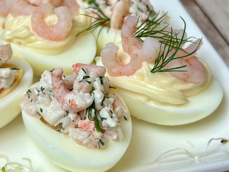 Jajka z krewetkami na Wielkanoc – elegancka przekąska