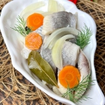 Śledzie w occie –...