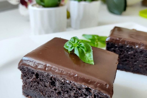Ciasto czekoladowo – kakaowe na śmietanie