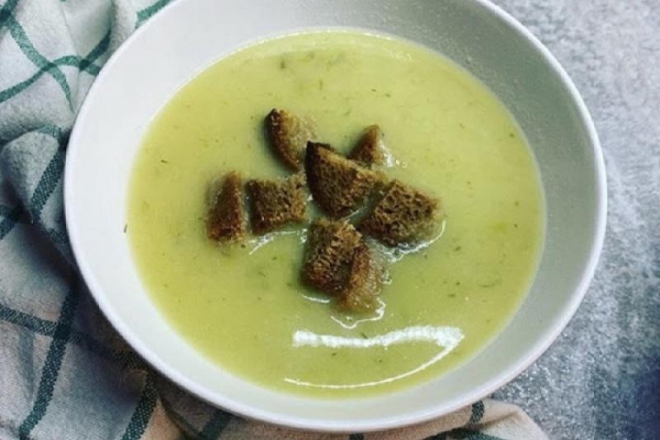 Zupa krem z kalafiora i zielonego groszku