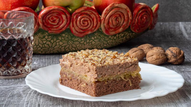 Ciasto czekoladowe z jabłkami i orzechami