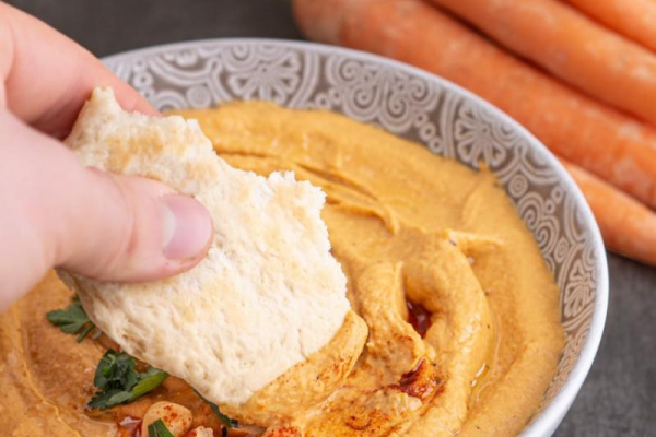 Hummus z pieczoną marchewką