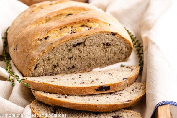 Oliwa, mąka, woda, oregano – chrupiący chlebek grecki