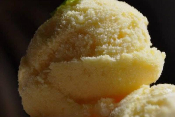 Domowe lody z mango bez maszyny