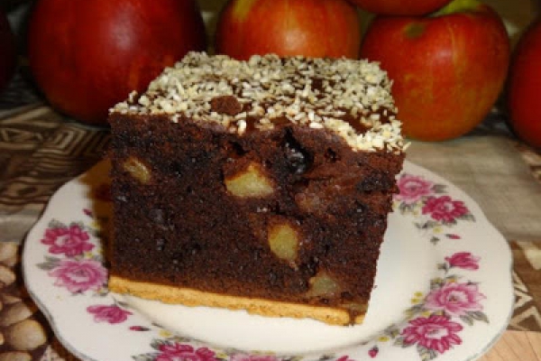 Ciasto czekoladowe z jabłkami.