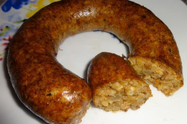 Biała kaszanka na mięsie wieprzowym oraz ostrym sosem z papryczek habanero.