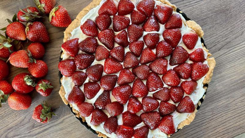 Tarta z truskawkami i kremem mascarpone