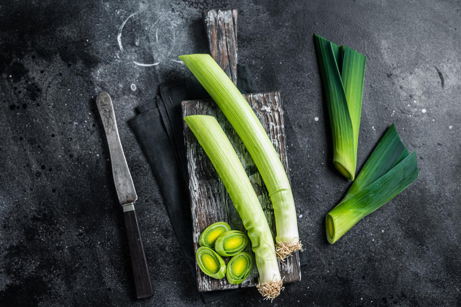 Surówka z pora  – czy warto postawić na jej wyrazisty smak?