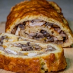 Pieczona rolada serowa z...