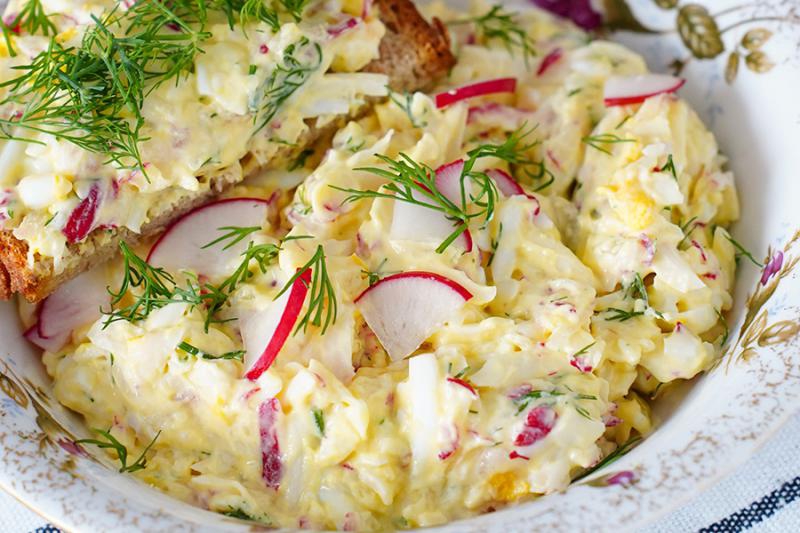 Pasta z rzodkiewki i sera żółtego