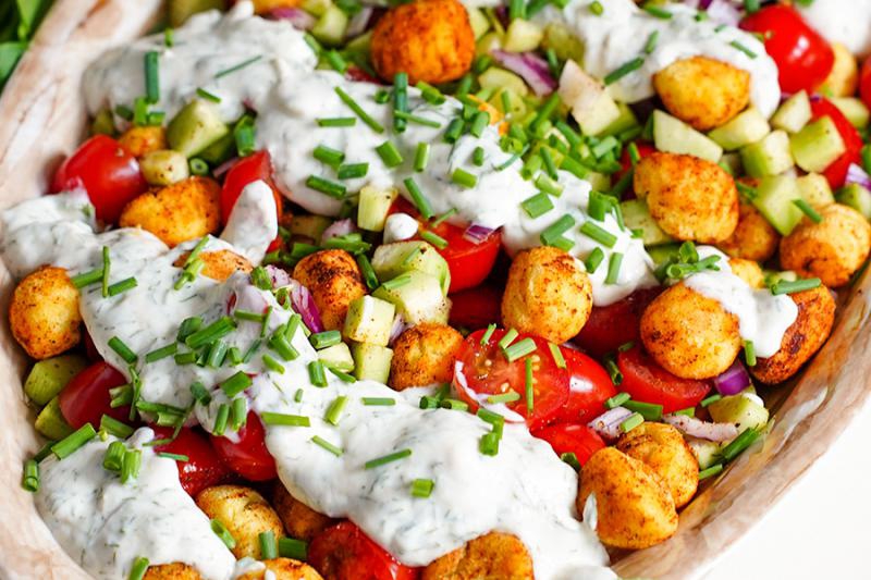 Lekka sałatka z pieczonym gnocchi