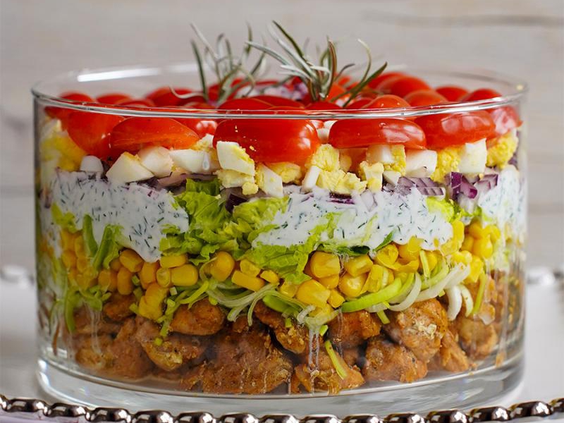 Sałatka imprezowa z kurczakiem