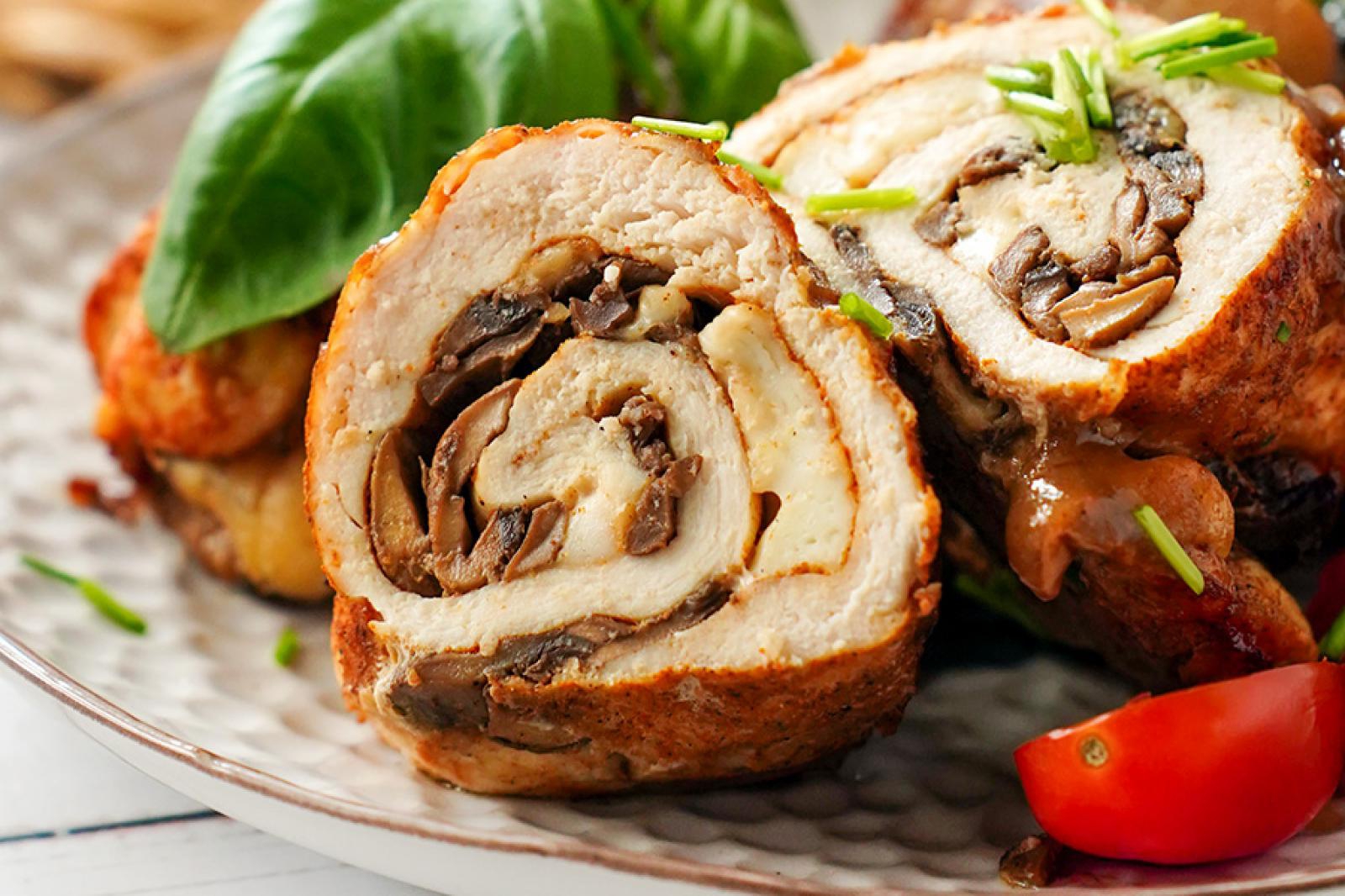 Soczyste roladki z kurczaka z pieczarkami i mozzarellą