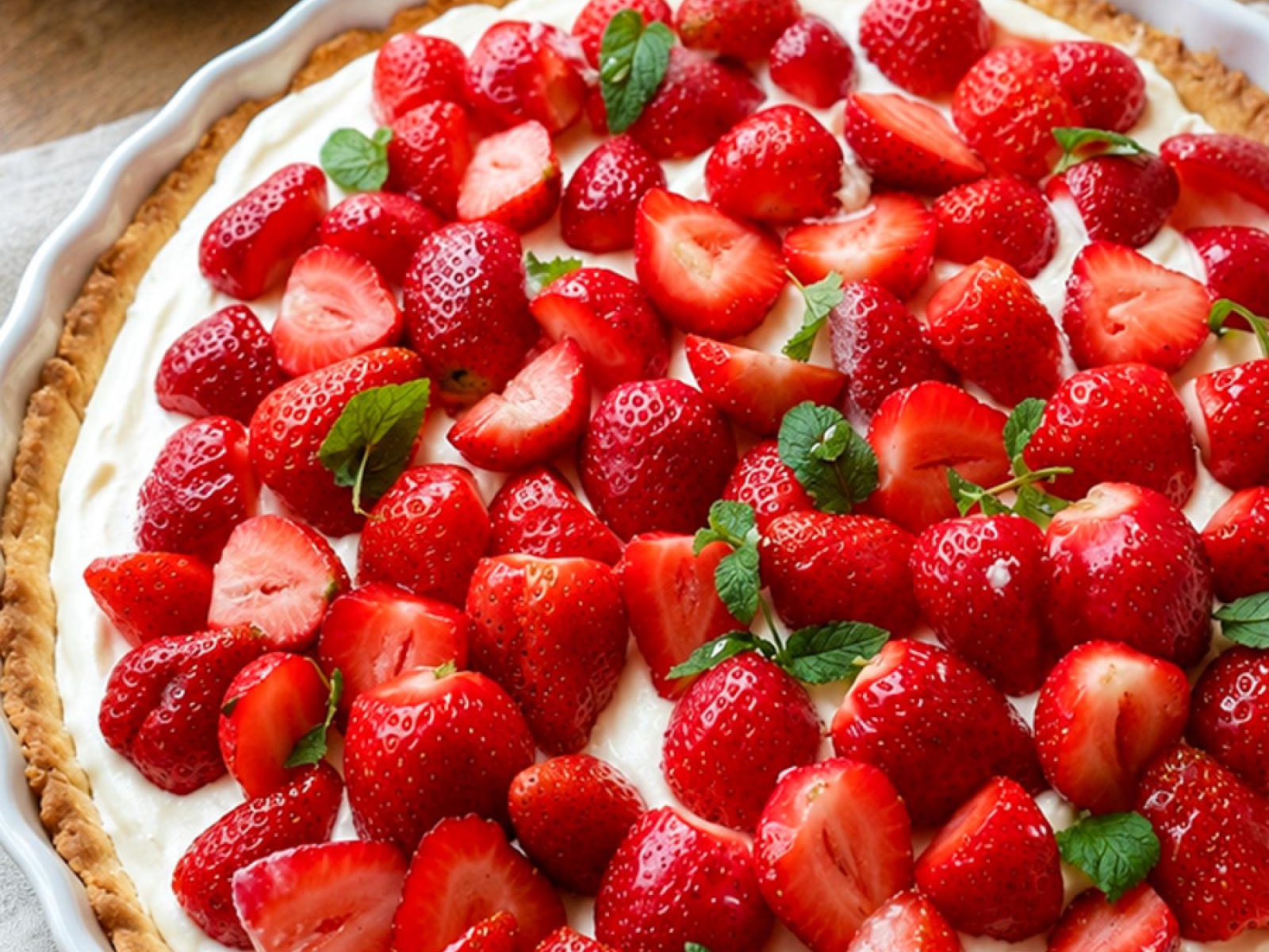 Tarta z truskawkami i kremem