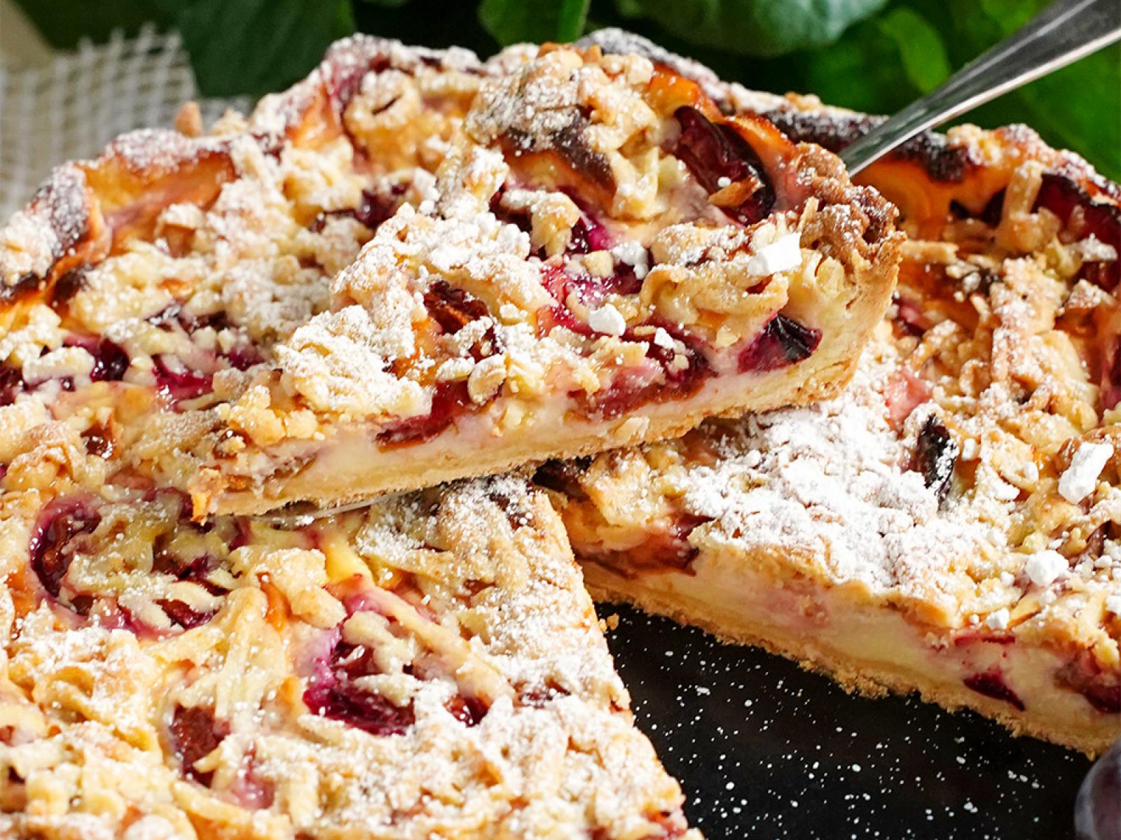 Tarta ze śliwkami i kruszonką