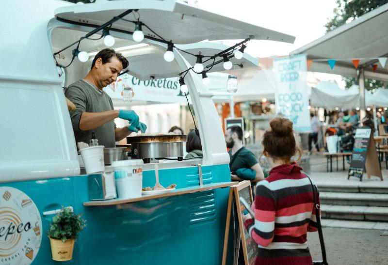 Jak krok po kroku otworzyć food trucka – praktyczny poradnik od pomysłu do pierwszej sprzedaży