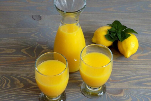 Domowa lemoniada pomarańczowa z cytryną