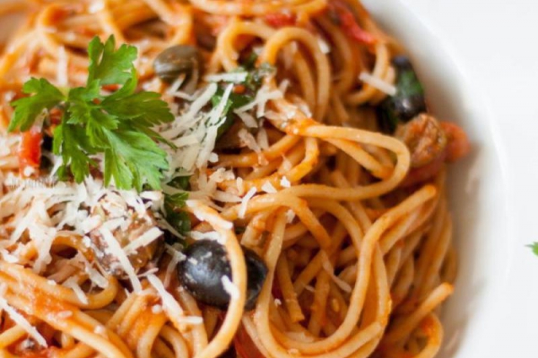 Spaghetti alla puttanesca, czyli szybki włoski obiad