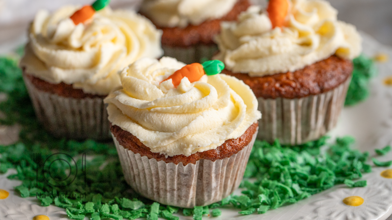Babeczki marchewkowe z kremem z serka śmietankowego