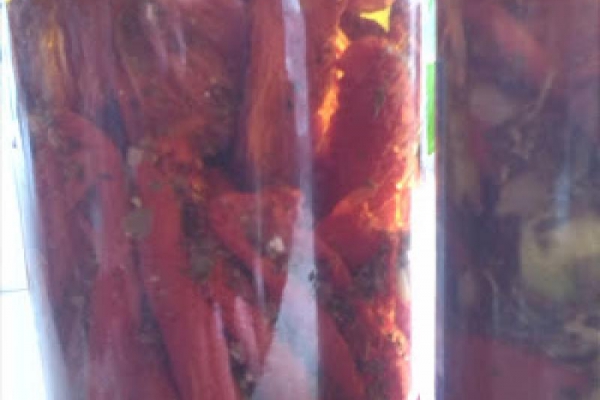 Pomidory suszone - przepis na aromatyczny przysmak z domowej spiżarni. Po prostu łał!