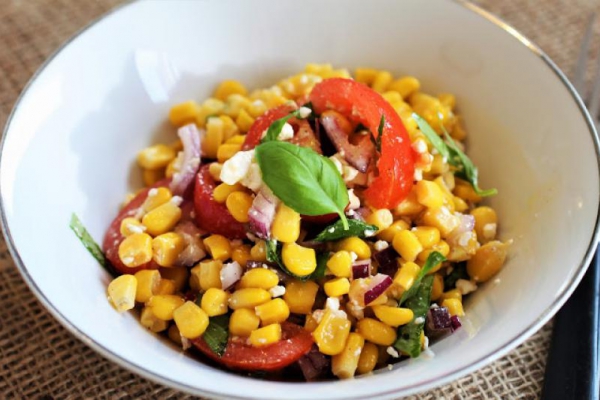 Śródziemnomorska sałatka z kukurydzy / Mediterranean Corn Salad.