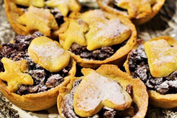 Celebrations season i przepis na tradycyjne, brytyjskie świąteczne Mincemeat Pie w dwóch odsłonach.