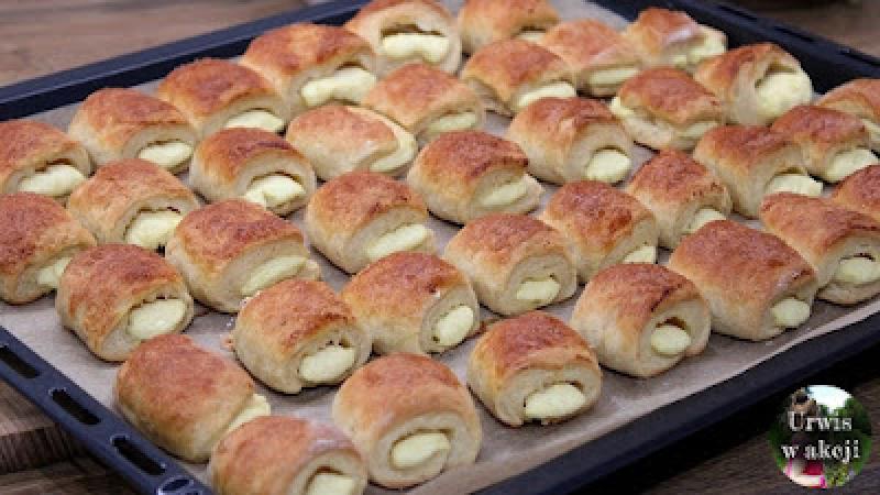 Drożdżowe poduszeczki z serem