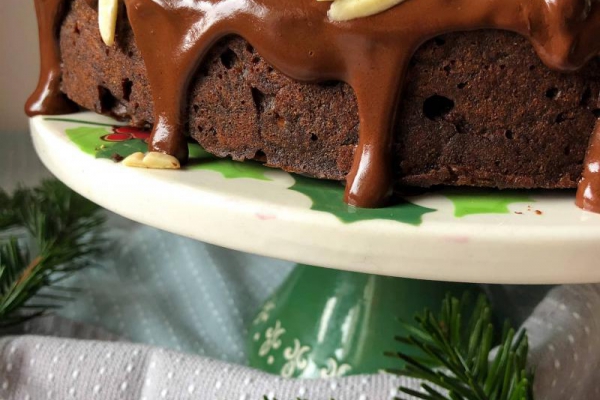 Świąteczne ciasto czekoladowe z polewą – bezglutenowe