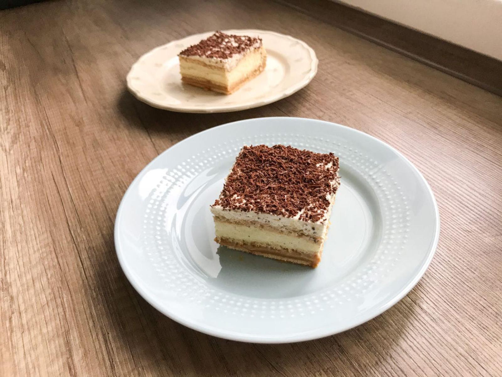 Ciasto 3 Bit bez pieczenia z masą krówkową – prosty przepis na herbatnikach