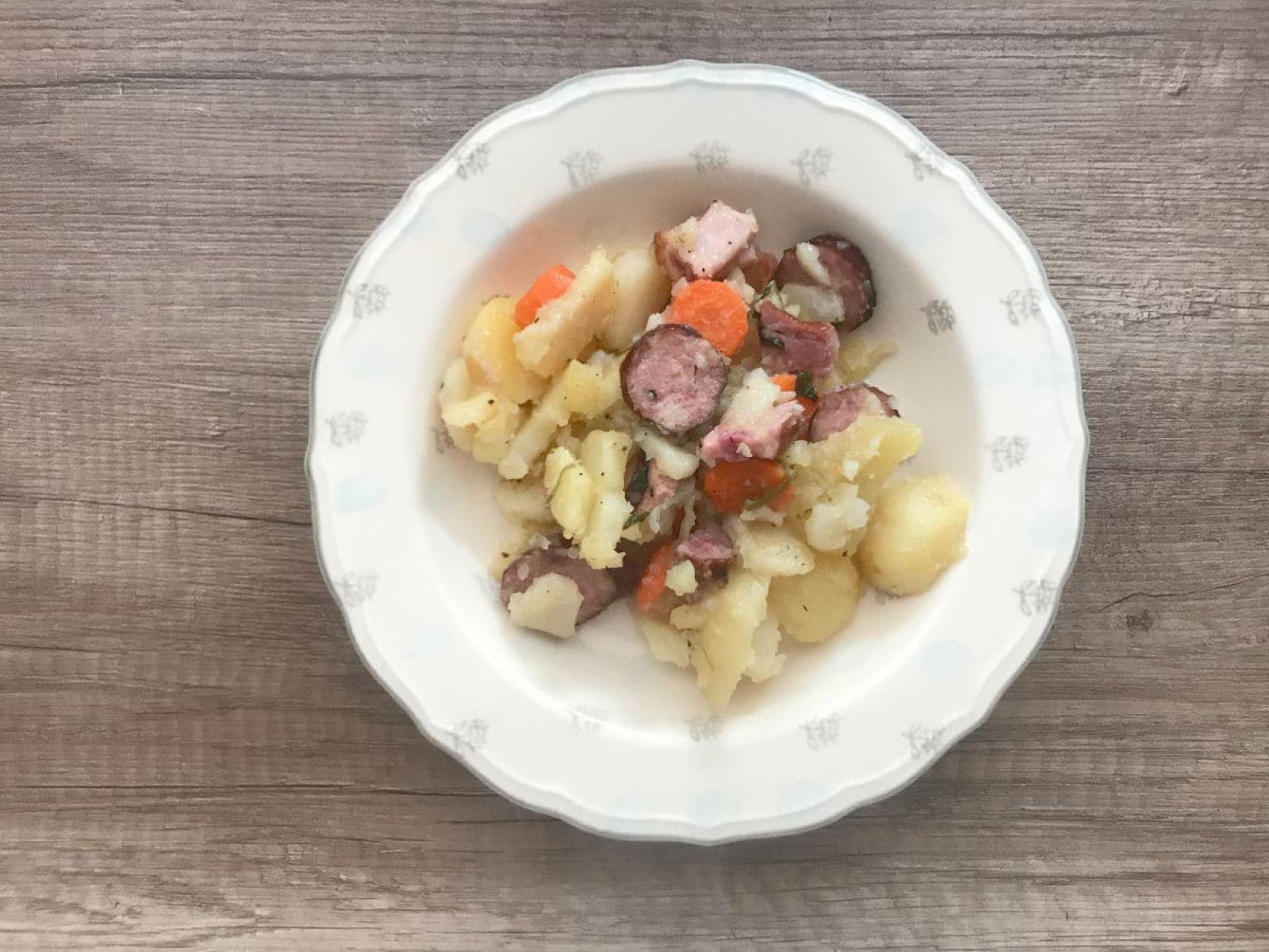 Prażone ziemniaki po cabańsku, czyli pieczonki – tradycyjny przepis z kociołka