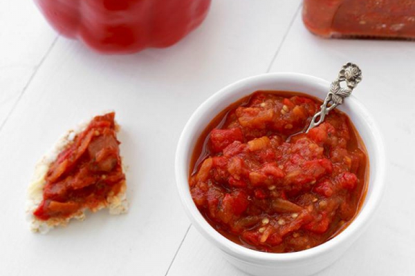 Domowa Lutenica – sos z pieczonej papryki i bakłażana z pomidorami