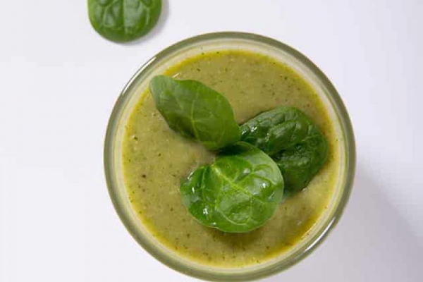 Green smoothie – koktajl z awokado, banana, mango i szpinaku