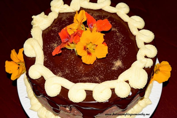 Tort czekoladowy z kremem adwokatowym