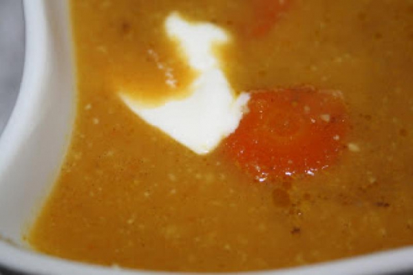 zupa marchewkowa z migdałami
