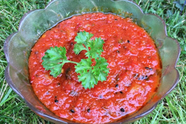 ostry turecki sos pomidorowo paprykowy