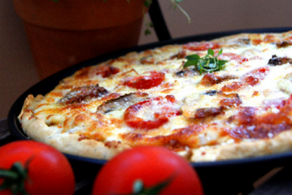 Pizza Carbonara na cienkim,lekko ziołowym cieście
