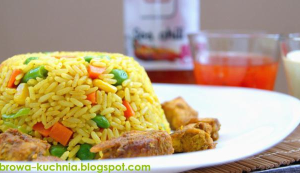 Smażony ryż curry z warzywami i kurczakiem