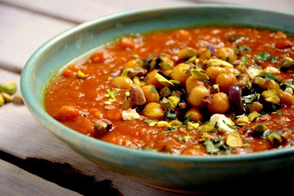 arabska pikantna zupa z dyni i ciecierzycy, i o kuchni arabskiej