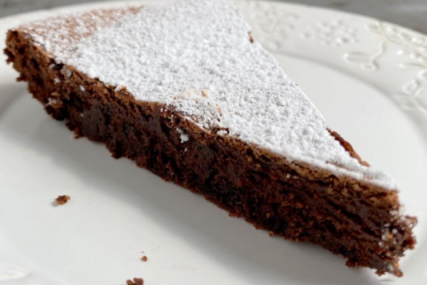 Torta Barozzi, wilgotna mocno czekoladowa tarta bez mąki, z rumem i kawą