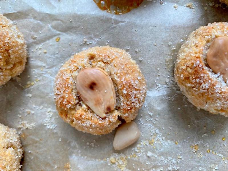 A może wilgotne, aromatyczne ciasteczko migdałowe bez mąki sprzed blisko dwóch lat? :)