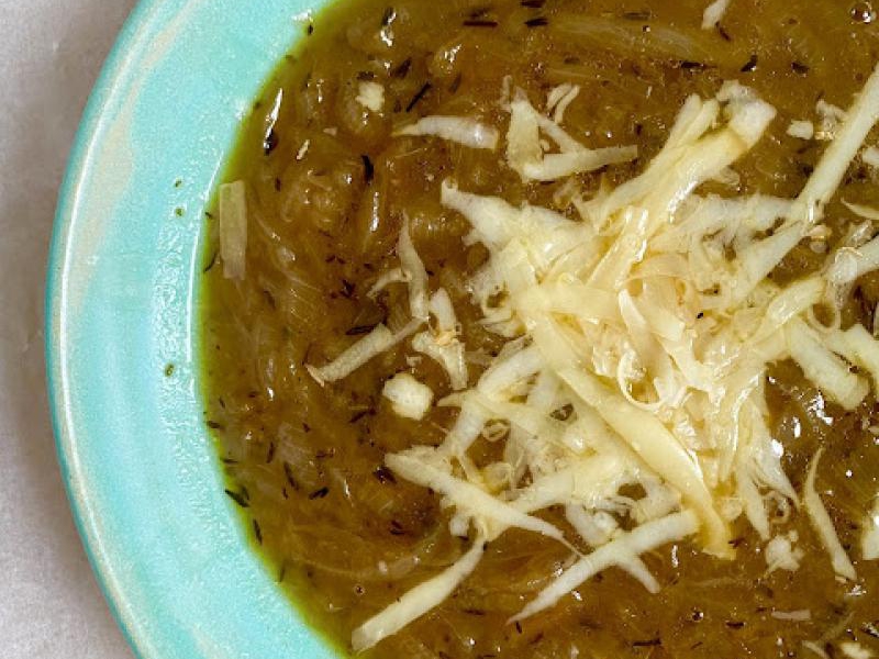 Najlepszy sposób na postawienie się na nogi, czyli obłędna francuska zupa cebulowa