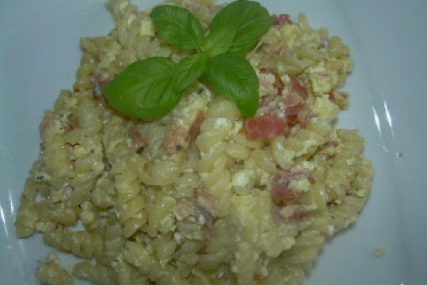 Makaron z lekkim sosem carbonara