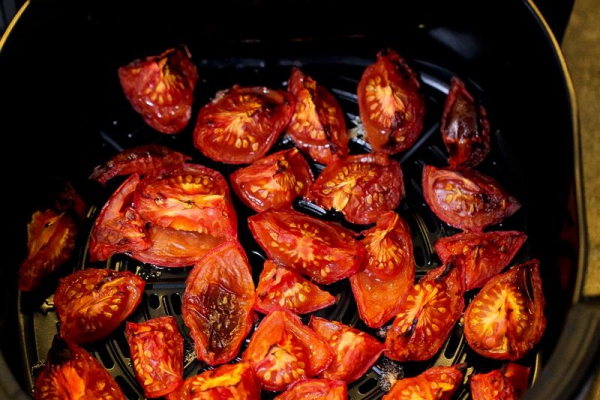 Pomidory pieczone w air fryer – post warzywno owocowy